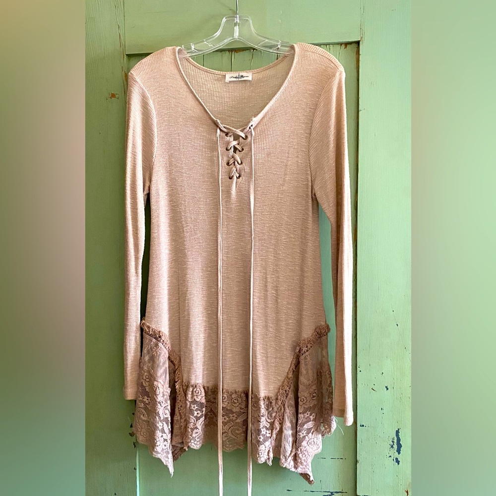 Studio Bijoux Elegant Lace-Up long sleeve Top